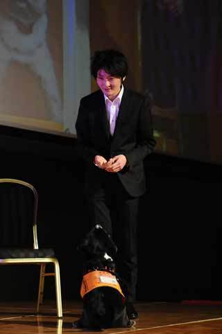 聴導犬協会デモンストレーション(3)